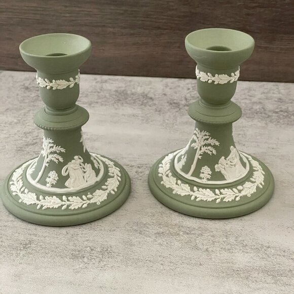 Wedgwood Green Jasperware White Cameo Set of Two 5" Reading Candlesticks c.1978 - Picture 2 of 11